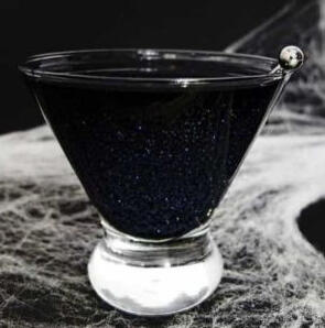[ Obsidian Hex ] Vodka and lemon juice, cut with a dangerously sweet syrup and garnished with ghostly white pearl dust--known to tempt even the oldest immortals into indulgence as it is midnight served in crystal made of Ishgardian cathedral glass.